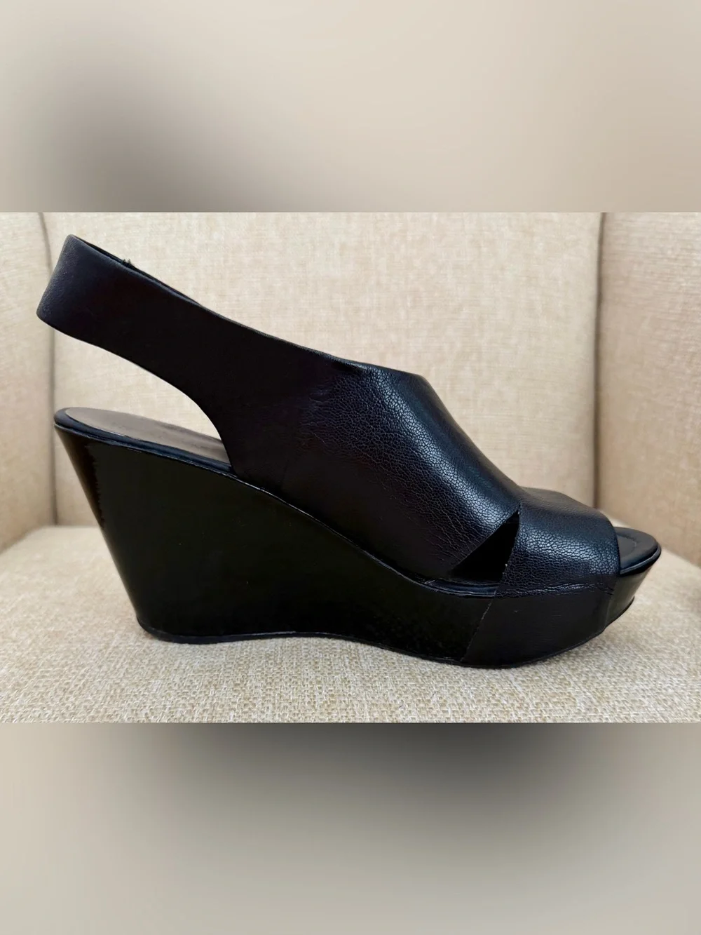 Kenneth Cole Reaction Women's Black Leather  Wedge Sandal with Back Strap 9M